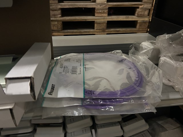 3x inhoud stellingvak w.o. geberit, hager - afbeelding 4 van  9