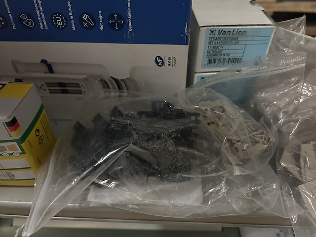 3x inhoud stellingvak w.o. geberit, hager - afbeelding 6 van  9