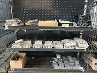 3x inhoud stellingvak w.o. installatiemateriaal en horloges - afbeelding 1 van  8