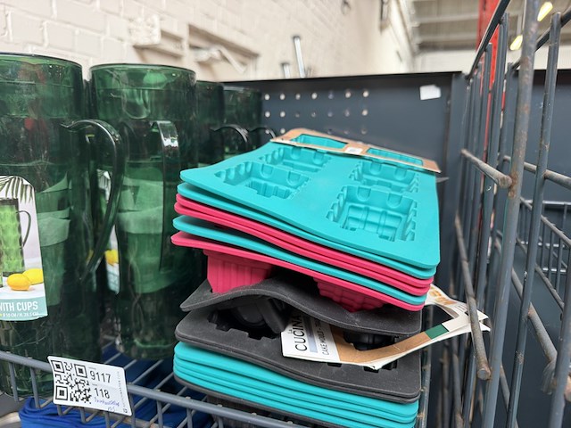 3x inhoud stellingvak w.o. woonaccessoires, karaf - afbeelding 3 van  9