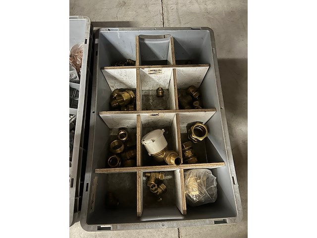 3x installatie materiaal w.o. contrastekkers, knelringen - afbeelding 4 van  7