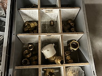 3x installatie materiaal w.o. contrastekkers, knelringen - afbeelding 4 van  7