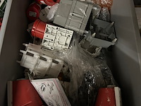 3x installatie materiaal w.o. contrastekkers, knelringen - afbeelding 5 van  7