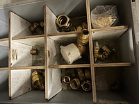3x installatie materiaal w.o. contrastekkers, knelringen - afbeelding 7 van  7