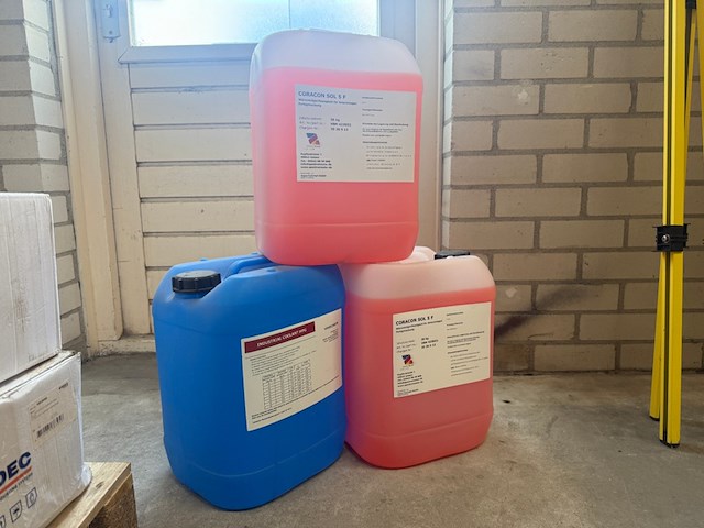 3x jerrycan vloeistof - afbeelding 1 van  5