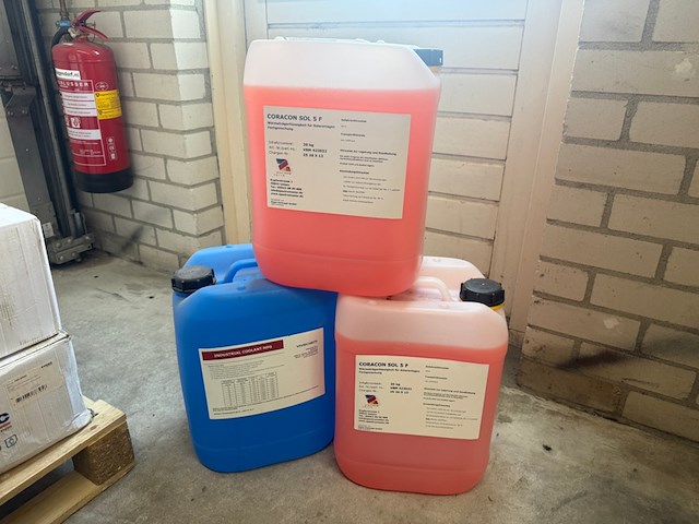 3x jerrycan vloeistof - afbeelding 2 van  5