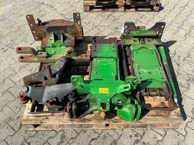 3x john deere pick-up hitch / ondertrekhaken – 7230r, 6215r & 6000-serie - afbeelding 1 van  9