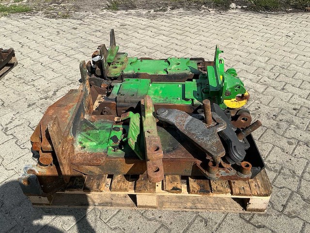 3x john deere pick-up hitch / ondertrekhaken – 7230r, 6215r & 6000-serie - afbeelding 2 van  9