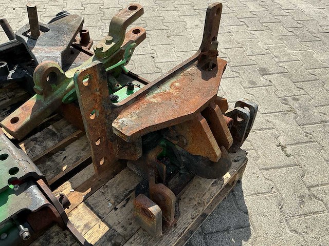3x john deere pick-up hitch / ondertrekhaken – 7230r, 6215r & 6000-serie - afbeelding 5 van  9