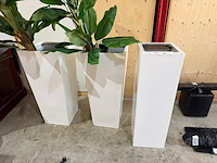 3x kunststof plantenbakken met 2 kunstplanten - afbeelding 1 van  4