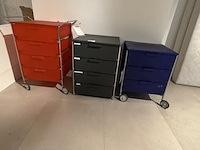 3x ladenkast kartell, mobil, antraciet, rood en blauw, by antonio citterio - afbeelding 1 van  1