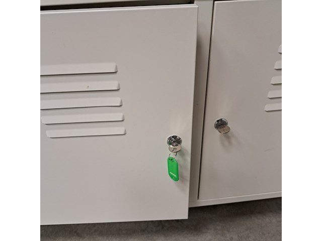 3x (locatie deventer) metalen dressoirkasten, ikea, wit - afbeelding 2 van  4