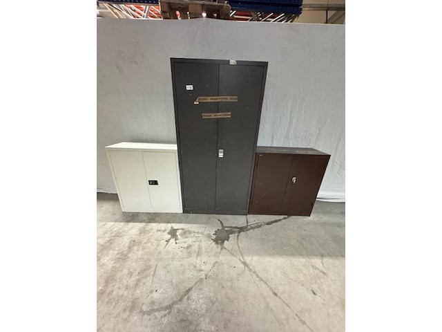 3x magazijnkast, bruin en grijs, met inhoud - afbeelding 1 van  5