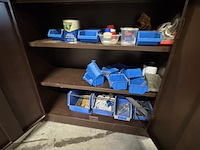 3x magazijnkast, bruin en grijs, met inhoud - afbeelding 5 van  5