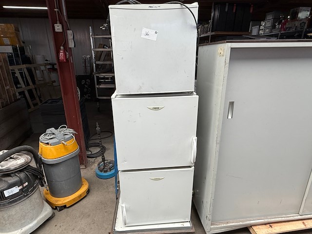 3x magazijnkast met 3x koelkast - afbeelding 6 van  7