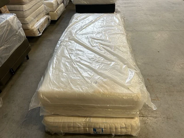 3x matras (w.o. 2x auping 90x210) - afbeelding 1 van  5