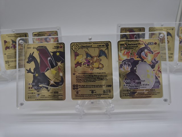 3x metalen pokémon charizard kaarten in luxe acryl display - afbeelding 5 van  11