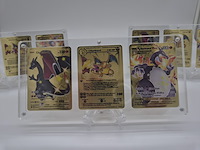 3x metalen pokémon charizard kaarten in luxe acryl display - afbeelding 5 van  11