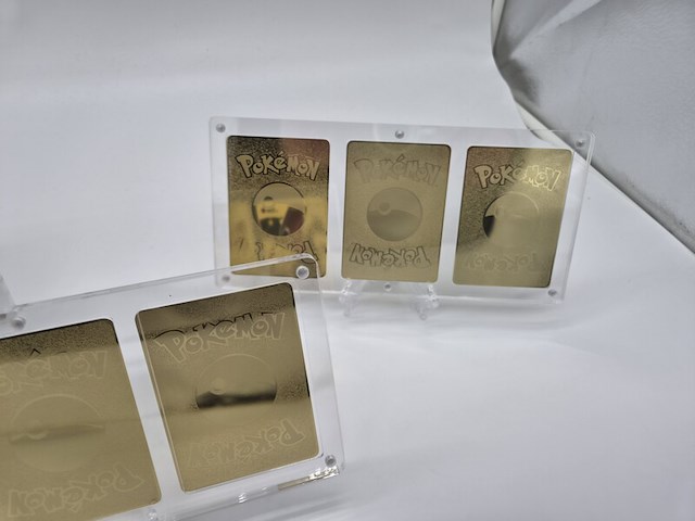 3x metalen pokémon charizard kaarten in luxe acryl display - afbeelding 10 van  11