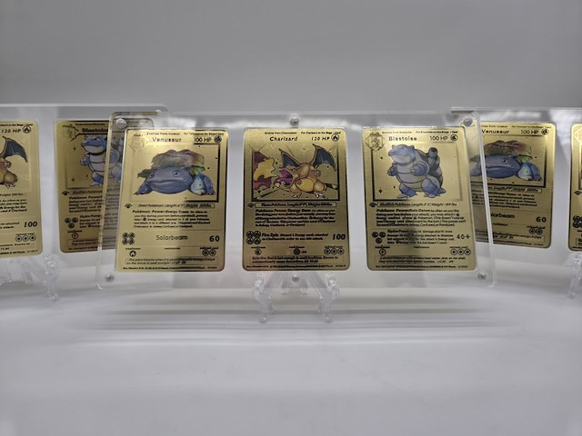 3x metalen venusaur, charizard en blastoise (base set) pokémon kaarten in acryl display - afbeelding 5 van  12