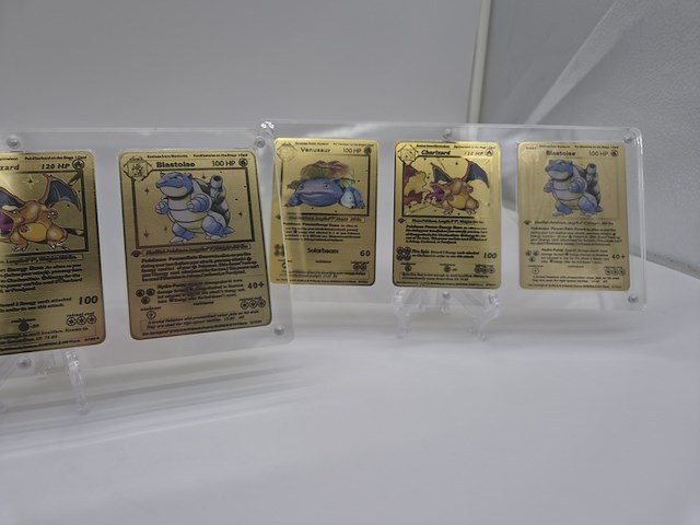3x metalen venusaur, charizard en blastoise (base set) pokémon kaarten in acryl display - afbeelding 6 van  12