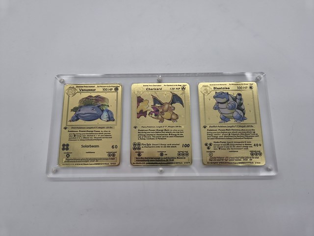 3x metalen venusaur, charizard en blastoise (base set) pokémon kaarten in acryl display - afbeelding 11 van  12