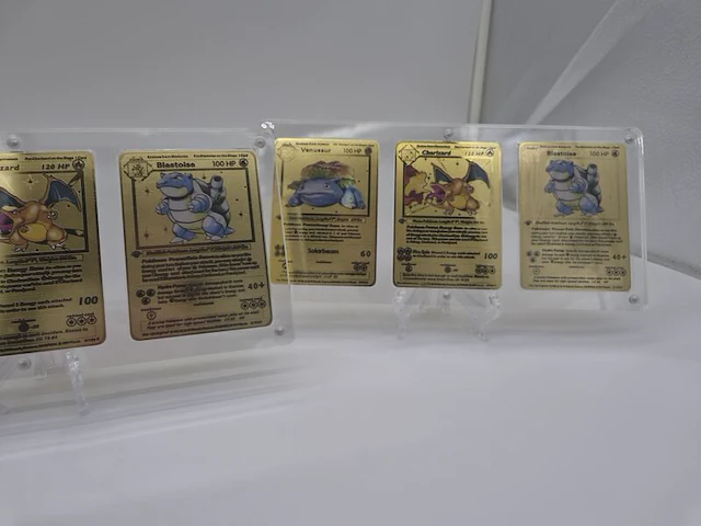3x metalen venusaur, charizard en blastoise (base set) pokémon kaarten in acryl display - afbeelding 4 van  11