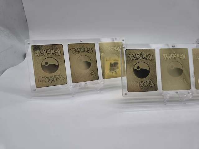 3x metalen venusaur, charizard en blastoise (base set) pokémon kaarten in acryl display - afbeelding 7 van  11