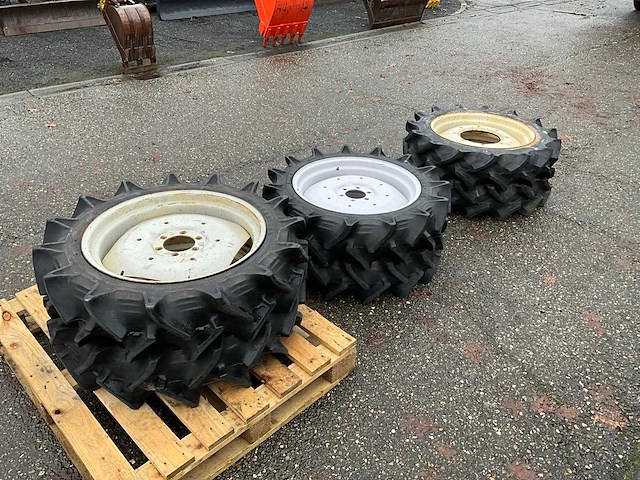3x minitractor achterwielen set 8.3-24 - afbeelding 1 van  8