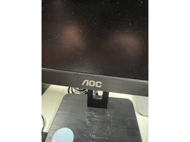 3x monitor en diverse toetsenborden o.a. lg en dell, 27ul600 en - afbeelding 2 van  9