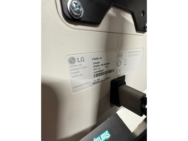 3x monitor en diverse toetsenborden o.a. lg en dell, 27ul600 en - afbeelding 5 van  9