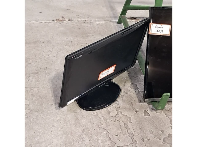 3x monitor, o.a sharp, samsung - afbeelding 2 van  12