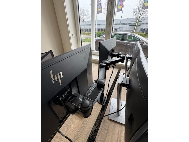 3x monitor op monitorarm, e24 g4 fhd, 2021 - afbeelding 3 van  5
