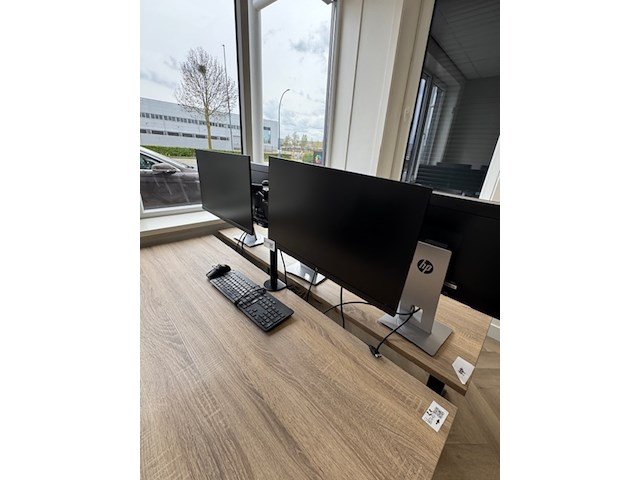 3x monitor op monitorarm, e24 g4 fhd, 2021 - afbeelding 4 van  5