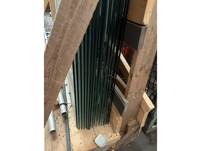 3x officiële padelbanen frames en glazen panelen ca. 50 panelen - afbeelding 3 van  14