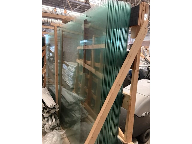 3x officiële padelbanen frames en glazen panelen ca. 50 panelen - afbeelding 5 van  14