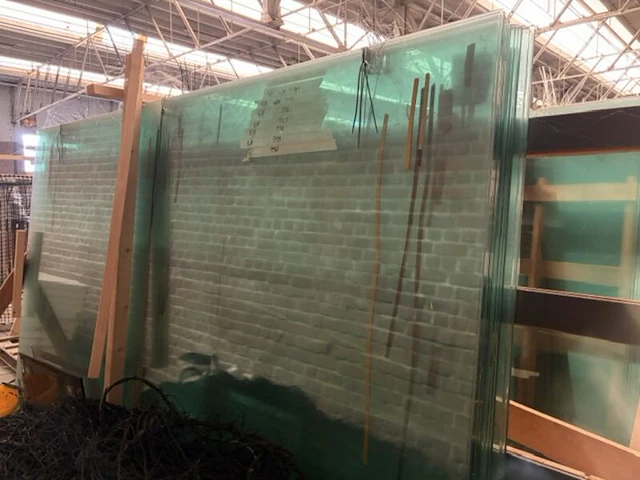 3x officiële padelbanen frames en glazen panelen ca. 50 panelen - afbeelding 6 van  14