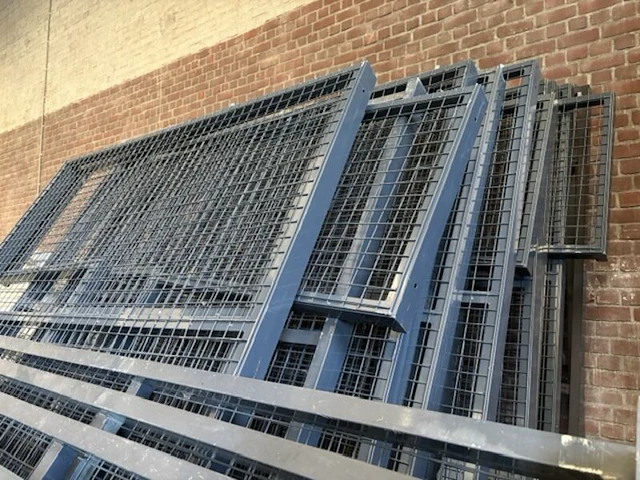 3x officiële padelbanen frames en glazen panelen ca. 50 panelen - afbeelding 14 van  14