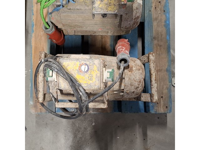 3x omvormer t.b.v. trilnaald , lievers - afbeelding 7 van  12