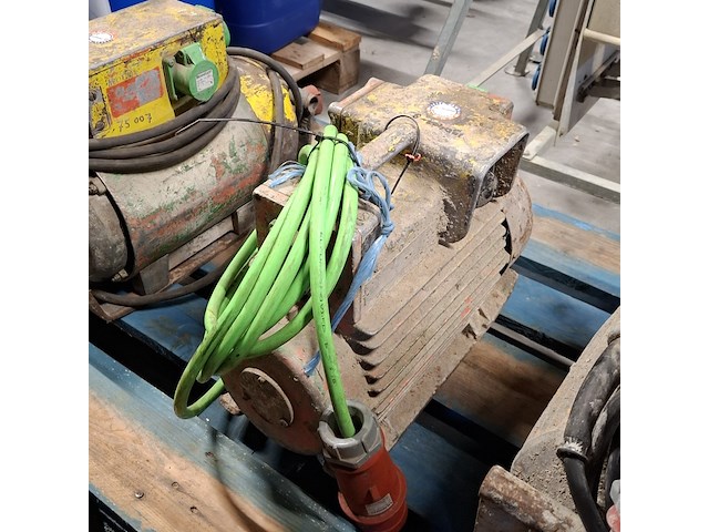 3x omvormer t.b.v. trilnaald , lievers - afbeelding 11 van  12