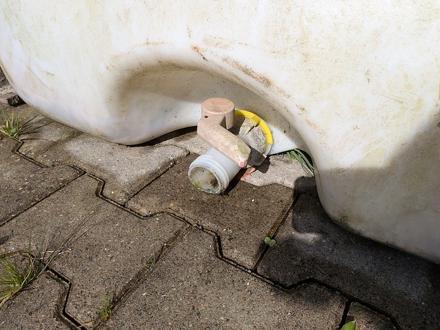 3x opengewerkte ibc container - afbeelding 6 van  7