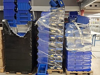 3x pallet met magazijnbakken, diverse maten - afbeelding 1 van  5
