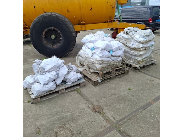 3x pallet met toffees (betonnen afstandhouders) - afbeelding 1 van  7