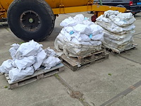 3x pallet met toffees (betonnen afstandhouders) - afbeelding 1 van  7