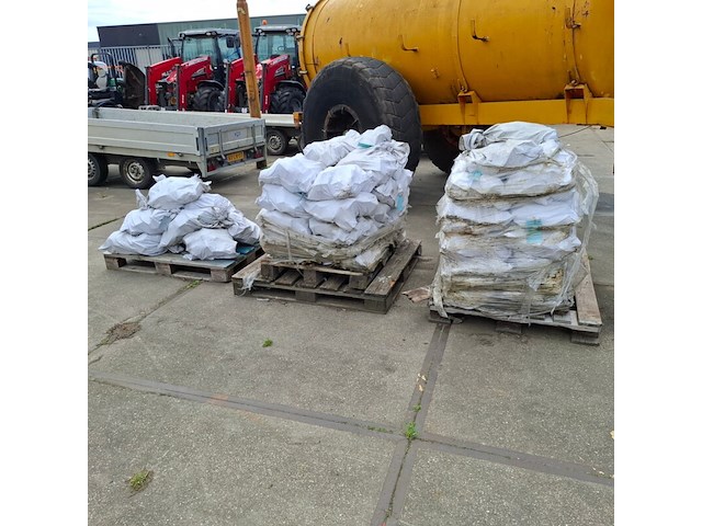 3x pallet met toffees (betonnen afstandhouders) - afbeelding 2 van  7
