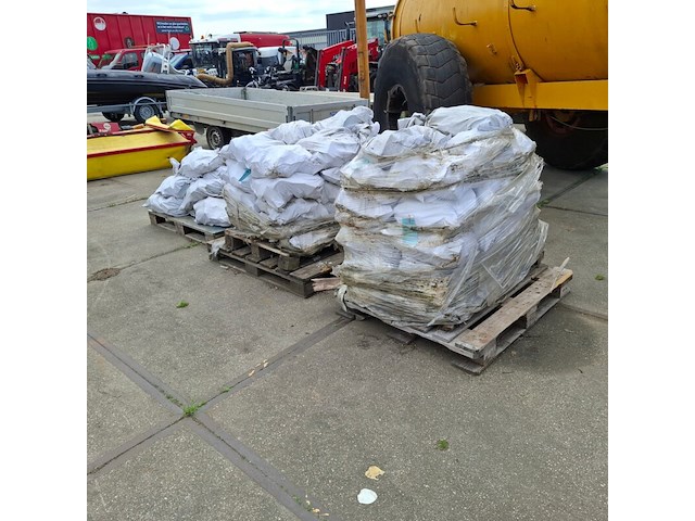3x pallet met toffees (betonnen afstandhouders) - afbeelding 3 van  7