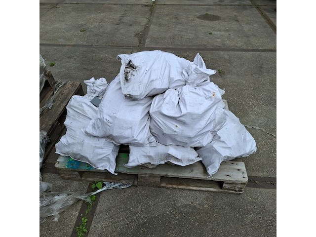 3x pallet met toffees (betonnen afstandhouders) - afbeelding 4 van  7