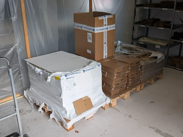 3x pallet met verpakkingsdozen - afbeelding 1 van  4