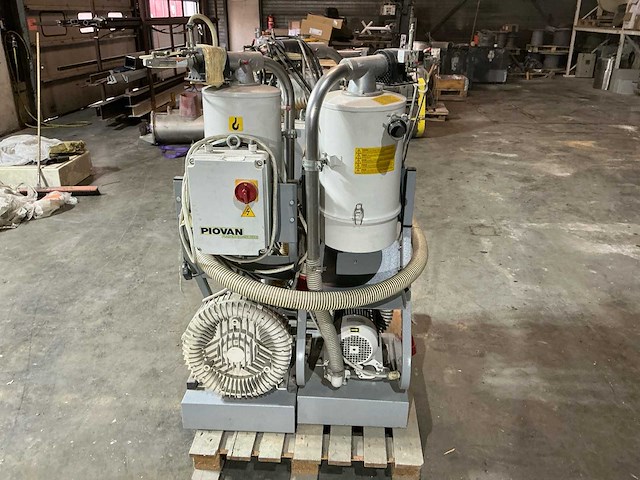 3x piovan f38 - side channel/ring blower - 4 x piovan c10ix (material receiver) - afbeelding 1 van  15