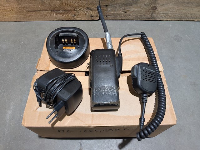 3x portofoon met accessoires, motorola - afbeelding 2 van  9